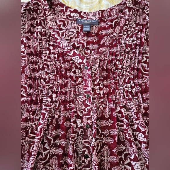 A Pea in the Pod Nursing Maternity Blouse Red Maroon Floral Tribal Size Medium - Picture 9 of 13